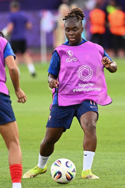France's midfielder #17 Sandy Baltimore warms up ahead of the UEFA Women's Euro 2025 Group D football match between France and England at the Letzigrund Stadium in Zurich, on July 5, 2025. (Photo by SEBASTIEN BOZON / AFP)