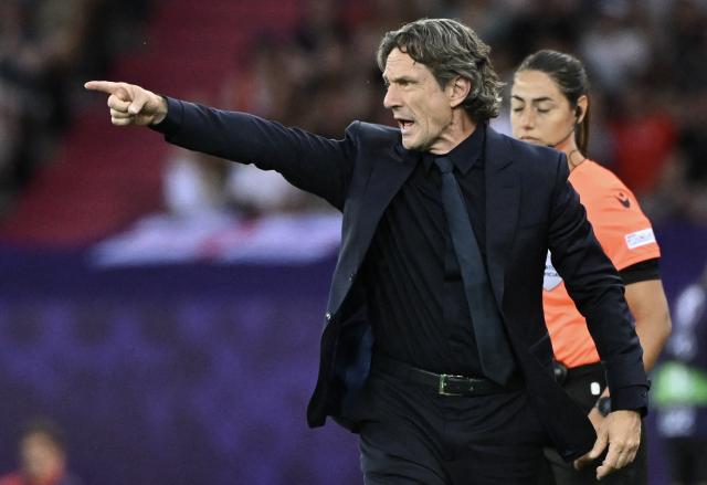 France's head coach Laurent Bonadei gives instructions to his players during the UEFA Women's Euro 2025 Group D football match between France and England at the Letzigrund Stadium in Zurich, on July 5, 2025. (Photo by SEBASTIEN BOZON / AFP)