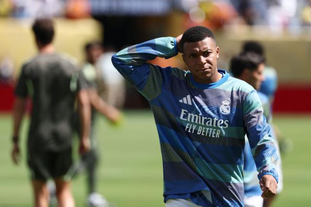 Real Madrid's French forward #09 Kylian Mbappe warms up ahead of the FIFA Club World Cup 2025 quarterfinal football match between Spain's Real Madrid and Germany's Borussia Dortmund at the MetLife stadium in East Rutherford, New Jersey on July 05, 2025. (Photo by FRANCK FIFE / AFP)