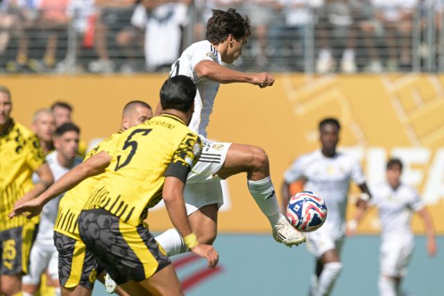Real Madrid's Spanish forward #30 Gonzalo Garcia scores his team's first goal during the FIFA Club World Cup 2025 quarterfinal football match between Spain's Real Madrid and Germany's Borussia Dortmund at the MetLife stadium in East Rutherford, New Jersey on July 05, 2025. (Photo by JUAN MABROMATA / AFP)