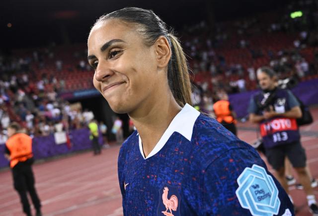 France's defender #02 Maelle Lakrar celebrates at the end of the UEFA Women's Euro 2025 Group D football match between France and England at the Letzigrund Stadium in Zurich, on July 5, 2025. France won 2-0 over England. (Photo by SEBASTIEN BOZON / AFP)