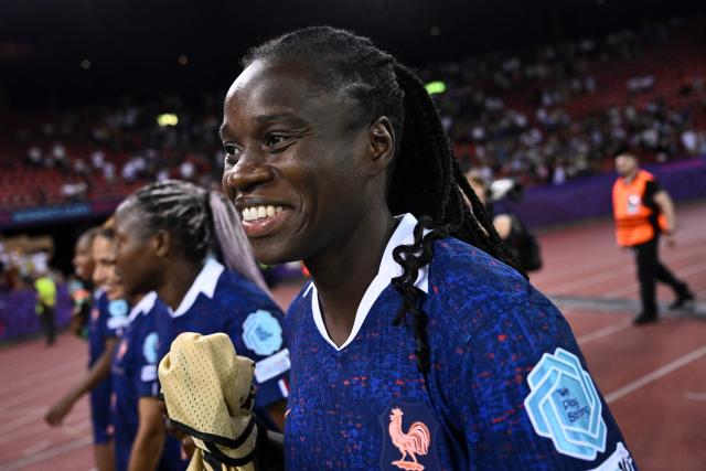 France's defender #19 Griedge Mbock Bathy celebrates at the end of the UEFA Women's Euro 2025 Group D football match between France and England at the Letzigrund Stadium in Zurich, on July 5, 2025. France won 2-0 over England. (Photo by SEBASTIEN BOZON / AFP)