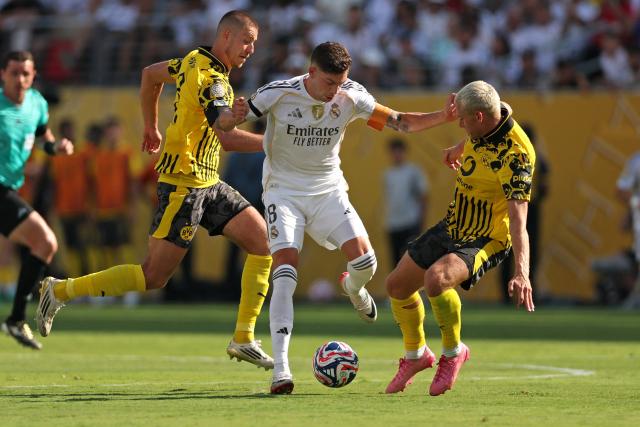 Borussia Dortmund's German defender #03 Waldemar Anton (L) and Borussia Dortmund's Norwegian defender #26 Julian Ryerson (R) fight for the ball with Real Madrid's Uruguayan midfielder #08 Federico Valverde (C) during the FIFA Club World Cup 2025 quarterfinal football match between Spain's Real Madrid and Germany's Borussia Dortmund at the MetLife stadium in East Rutherford, New Jersey on July 5, 2025. (Photo by CHARLY TRIBALLEAU / AFP)