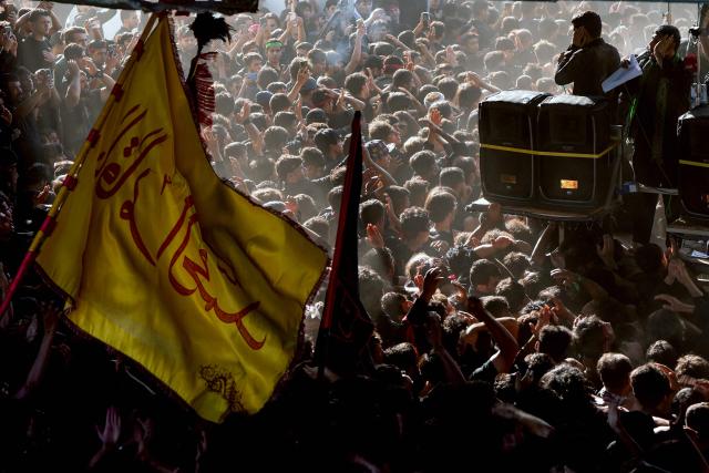 TOPSHOT - Iraqi Shiite Muslims beat their heads as they take part in a mourning ritual to mark Ashura, a 10-day period commemorating the seventh century killing of Prophet Mohammed's grandson Imam Hussein, in Nasiriyah, in Iraq's southern Dhi Qar province early on July 6, 2025. (Photo by Asaad NIAZI / AFP)
