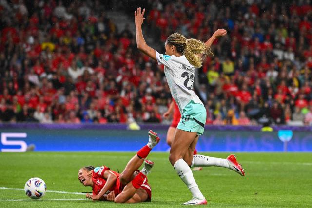 Switzerland's forward #19 Iman Beney falls to the pitch as Iceland's forward #23 Sveindis Jane Jonsdottir reacts, during the UEFA Women's Euro 2025 Group A football match between Switzerland and Iceland at the Wankdorf stadium in Bern, on July 6, 2025. (Photo by SEBASTIEN BOZON / AFP)