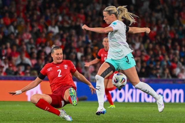 Switzerland's defender #02 Julia Stierli and Iceland's forward #03 Sandra Jessen fight for the ball during the UEFA Women's Euro 2025 Group A football match between Switzerland and Iceland at the Wankdorf stadium in Bern, on July 6, 2025. (Photo by SEBASTIEN BOZON / AFP)