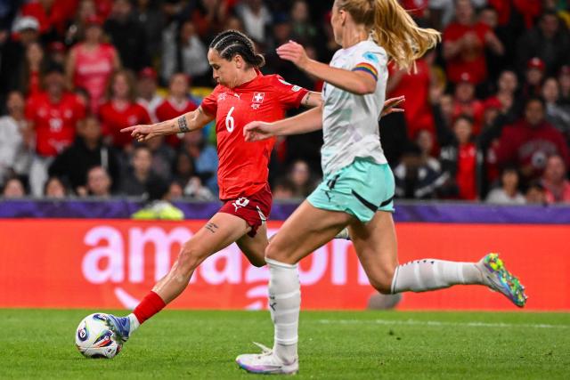 Switzerland's forward #06 Geraldine Reuteler shoots to score her teams's first goal during the UEFA Women's Euro 2025 Group A football match between Switzerland and Iceland at the Wankdorf stadium in Bern, on July 6, 2025. (Photo by SEBASTIEN BOZON / AFP)