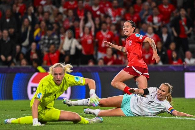 Iceland's goalkeeper #01 Cecilia Runarsdottir looks back as Switzerland's forward #06 Geraldine Reuteler celebrates the first goal of the match  during the UEFA Women's Euro 2025 Group A football match between Switzerland and Iceland at the Wankdorf stadium in Bern, on July 6, 2025. (Photo by SEBASTIEN BOZON / AFP)