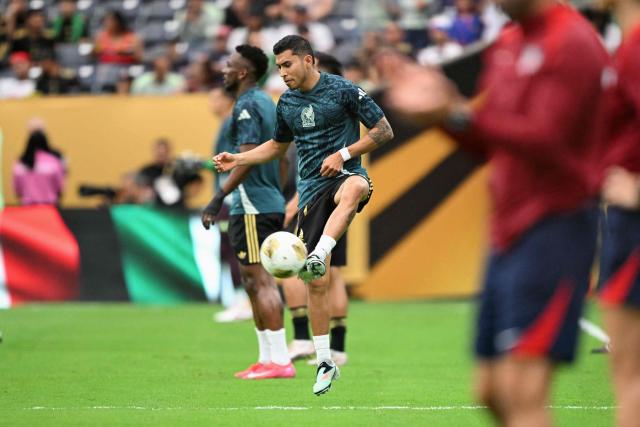 Mexico's midfielder #17 Orbelin Pineda warms up ahead of the Concacaf Gold Cup final football match between Mexico and USA at NRG Stadium in Houston, Texas on July 6, 2025. (Photo by CHANDAN KHANNA / AFP)