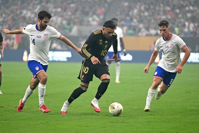 United States' midfielder #14 Luca de la Torre (L) and United States' midfielder #08 Sebastian Berhalter fight for the ball with Mexico's forward #10 Alexis Vega during the Concacaf Gold Cup final football match between Mexico and USA at NRG Stadium in Houston, Texas on July 6, 2025. (Photo by Chandan Khanna / AFP)