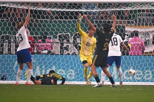 Mexico's midfielder #04 Edson Alvarez (2nd L) celebrates scoring his team's second goal during the Concacaf Gold Cup final football match between Mexico and USA at NRG Stadium in Houston, Texas on July 6, 2025. (Photo by CHANDAN KHANNA / AFP)