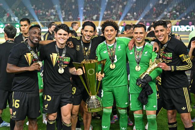 (L-R) Mexico's forward #16 Julian Quinones, Mexico's defender #15 Israel Reyes, Mexico's forward #09 Raul Jimenez, Mexico's goalkeeper #13 Guillermo Ochoa, Mexico's goalkeeper #01 Luis Malagon and Mexico's midfielder #04 Edson Alvarez celebrate their team's victory with the trophy during the Concacaf Gold Cup final football match between Mexico and USA at NRG Stadium in Houston, Texas on July 6, 2025. (Photo by Chandan Khanna / AFP)