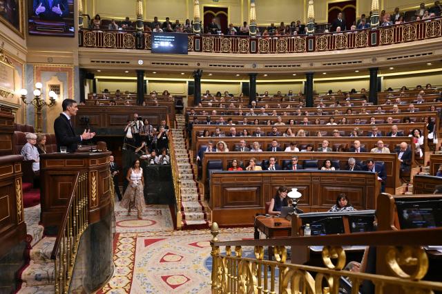 Spain's Prime Minister Pedro Sanchez addresses the chamber during a plenary session at the Spanish parliament in Madrid on July 9, 2025, to address corruption cases affecting the Spa nish Socialist Party (PSOE). (Photo by JAVIER SORIANO / AFP)