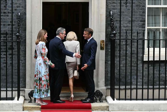 Britain's Prime Minister Keir Starmer and his wife Victoria Starmer gesture for France's President Emmanuel Macron and his wife Brigitte Macron to enter 10 Downing Street ahead of a lunch, in London, on July 9, 2025, on the second day of their three-day state visit to Britain. French President Emmanuel Macron will have lunch with Britain's Prime Minister Keir Starmer on Wednesday, ahead of the two leaders on Thursday co-hosting the 37th Franco-British Summit, where they are set to discuss opportunities to strengthen defence ties. (Photo by Oli SCARFF / AFP)