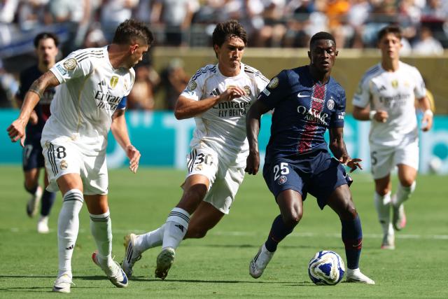 Real Madrid's Uruguayan midfielder #08 Federico Valverde and Spanish forward #30 Gonzalo Garcia fight for the ball with Paris Saint-Germain's Portuguese defender #25 Nuno Mendes during the FIFA Club World Cup 2025 semifinal football match between France's Paris Saint-Germain and Spain's Real Madrid at the MetLife stadium in East Rutherford, New Jersey on July 9, 2025. (Photo by FRANCK FIFE / AFP)