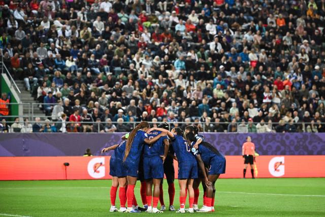 France players celebrate after scoring the fourth goal of the match during the UEFA Women's Euro 2025 Group D football match between France and Wales at the Arena St.Gallen in St. Gallen on July 9, 2025. (Photo by SEBASTIEN BOZON / AFP)
