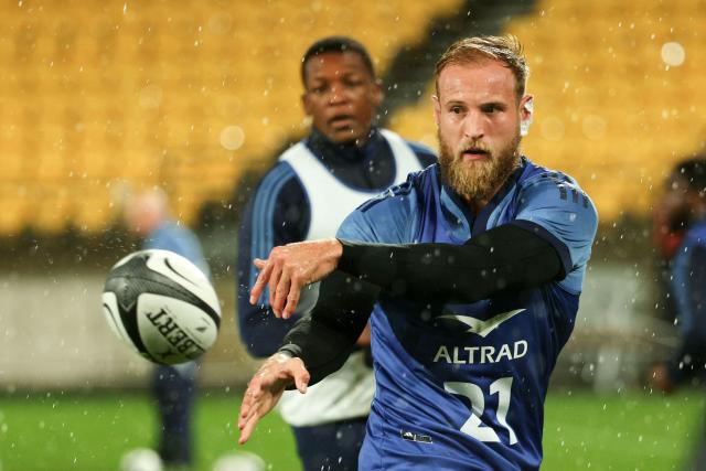 France's Jacobus van Tonder trains during the captain's run ahead of the second international rugby Test match against New Zealand, at Sky Stadium in Wellington on July 11, 2025. (Photo by Marty MELVILLE / AFP)