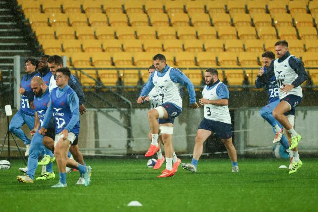France players warm up during the captain's run ahead of the second international rugby Test match against New Zealand, at Sky Stadium in Wellington on July 11, 2025. (Photo by Marty MELVILLE / AFP)