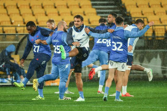 France players warm up during the captain's run ahead of the second international rugby Test match against New Zealand, at Sky Stadium in Wellington on July 11, 2025. (Photo by Marty MELVILLE / AFP)