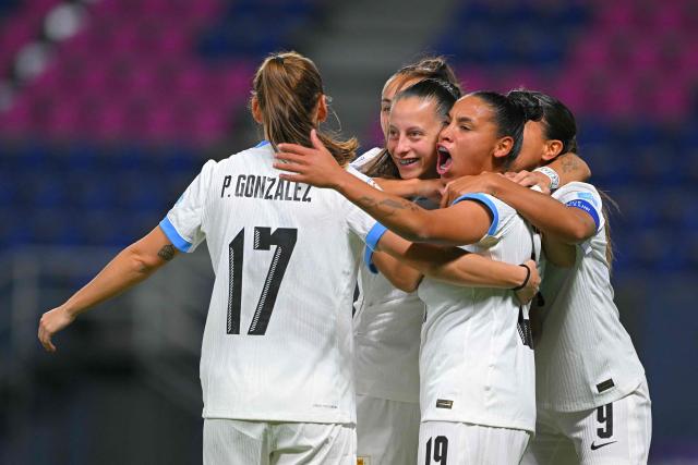 Uruguay's forward #10 Belen Aquino (C) celebrates with teammates after scoring during the Women's Copa America 2025 football match between Ecuador and Uruguay at the IDV Stadium in Quito on July 11, 2025. (Photo by Rodrigo BUENDIA / AFP)