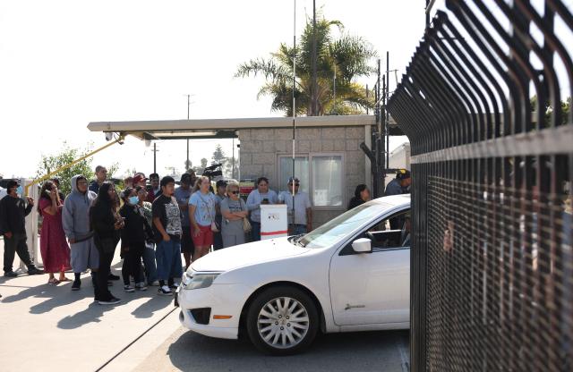 Friends and family members of those detained in yesterdays immigration raid line up at Glass House Farms in Camarillo, California, on July 11, 2025, to retrieve vehicles left behind. A farmworker has died from injuries sustained during an immigration raid on legal cannabis farms near Los Angeles, where clashes erupted between federal agents and protesters. The man was injured on July 10 and died the following day, July 11.
"The family informed me that he was in intensive care, and this morning they confirmed that he had passed away," Roman Pinal, vice-president of United Farm Workers, told AFP at the scene.
The raid occurred July 10 in Carpinteria and Camarillo, two agricultural communities in Ventura County, about an hour northwest of Los Angeles. (Photo by Patrick T. Fallon / AFP)