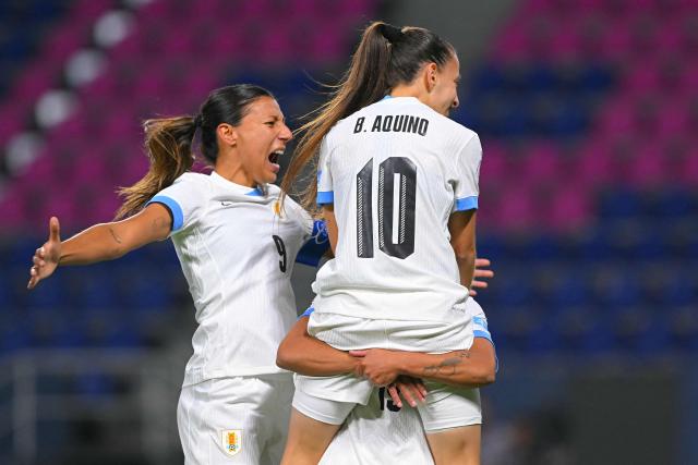 Uruguay's forward #10 Belen Aquino celebrates with teammates after scoring during the Women's Copa America 2025 football match between Ecuador and Uruguay at the IDV Stadium in Quito on July 11, 2025. (Photo by Rodrigo BUENDIA / AFP)