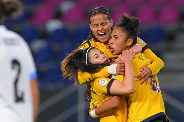 Ecuador's forward #07 Emily Arias (L) celebrates with teammates after scoring during the Women's Copa America 2025 football match between Ecuador and Uruguay at the IDV Stadium in Quito on July 11, 2025. (Photo by Rodrigo BUENDIA / AFP)