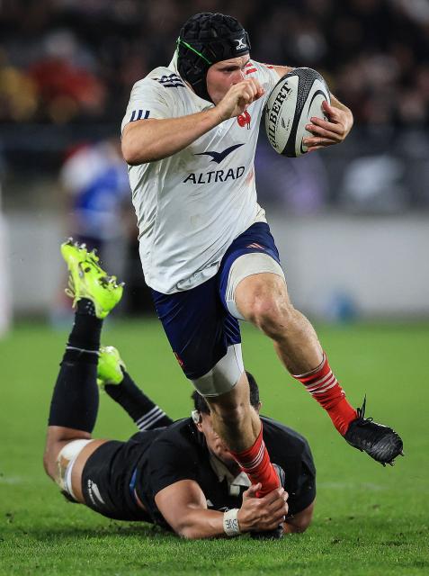 Gaлtan Barlot of France evades the tackle of New Zealand's Tupou Vaa’i during the second international rugby test match between New Zealand and France at Sky Stadium in Wellington on July 12, 2025. (Photo by Grant Down / AFP)