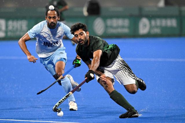 (FILES) Pakistan's Abdul Waheed Ashraf Rana (R) controls the ball as India's Hardik Singh looks on during the preliminary men's pool hockey match between India and Pakistan at the 2022 Asian Games in Hangzhou in China's eastern Zhejiang province on September 30, 2023. Pakistan will not travel to India for upcoming hockey tournaments over "security" concerns, government sources told AFP on July 12, 2025, potentially jeopardising their place in next year's World Cup. (Photo by WANG Zhao / AFP)