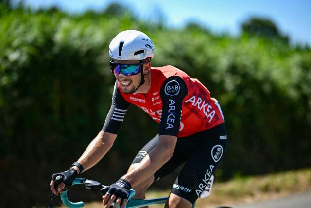 Arkea-B&B Hotels team's French rider Kevin Vauquelin cycles during the 8th stage of the 112th edition of the Tour de France cycling race, 171.4 km between Saint-Meen-le-Grand and Laval Espace Mayenne, western France, on July 12, 2025. (Photo by Loic VENANCE / AFP)