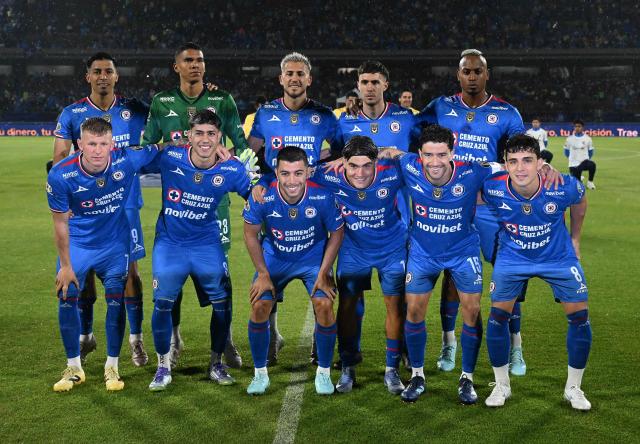 Cruz Azul’s players pose for a team photo before the Liga MX Clausura football tournament match between Cruz Azul and Mazatlan at the  Estadio Olнmpico Universitario Stadium in Mexico City on July 12, 2025. (Photo by Carl de Souza / AFP)