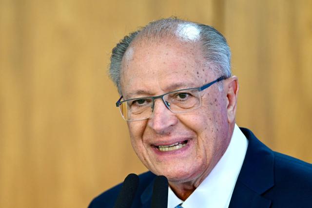 Brazil's Minister of Industry and Trade, Geraldo Alckmin, speaks during the launch of a program to support taxi drivers at Planalto Palace in Brasilia on July 14, 2025. Luis Inácio Lula da Silva instructed his vice president and minister of industry and trade, Geraldo Alckmin, to form a commission with the sectors most affected by the 50% tariffs imposed by US President Donald Trump to negotiate with the US government in an attempt to prevent the tariffs from coming into effect on August 1. (Photo by EVARISTO SA / AFP)