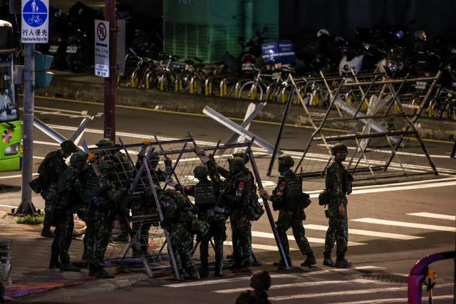 Soldier build up blocks on a bridge connecting New Taipei with Taiwan's capital Taipei during the annual Han Kuang military exercises in Taipei on July 15, 2025. (Photo by I-Hwa Cheng / AFP)
