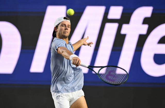 US' Aleksandar Kovacevic returns to Lebanon's Hady Habib during their Mexico ATP Open men's singles tennis match at the Cabo Sports Complex in Los Cabos, Baja California, Mexico on July 14, 2025. (Photo by Alfredo ESTRELLA / AFP)