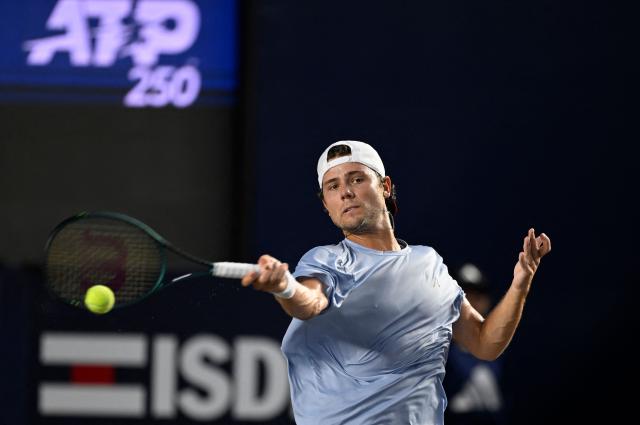 US' Aleksandar Kovacevic returns to Lebanon's Hady Habib during their Mexico ATP Open men's singles tennis match at the Cabo Sports Complex in Los Cabos, Baja California, Mexico on July 14, 2025. (Photo by Alfredo ESTRELLA / AFP)