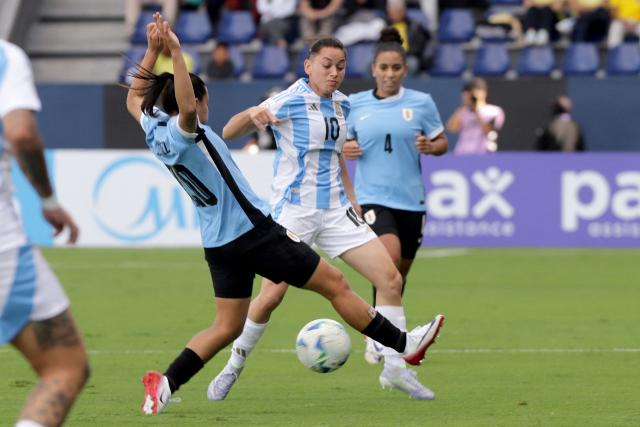 Uruguay's midfielder #20 Angela Gomez and Argentina's midfielder #10 Maricel Pereyra fight for the ball during the Women's Copa America 2025 football match between Uruguay and Argentina at the Independiente del Valle complex in Quito on July 15, 2025. (Photo by ARMANDO PRADO / AFP)