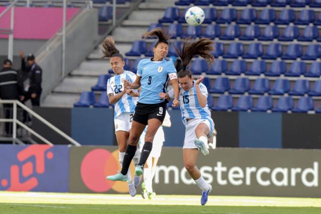 Uruguay's midfielder #09 Pamela Gonzalez jumps for a header with Argentina's forward #22 Betina Soriano and Argentina's defender #15 Maria Bonsegundo during the Women's Copa America 2025 football match between Uruguay and Argentina at the Independiente del Valle complex in Quito on July 15, 2025. (Photo by ARMANDO PRADO / AFP)