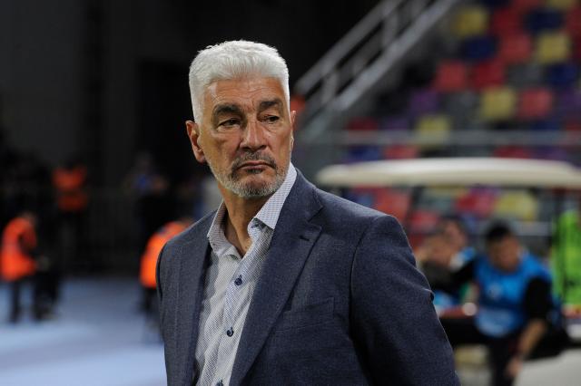 Central Cordoba's head coach Omar De Felippe looks on ahead of the Copa Sudamericana knockout round play-off football match between Argentina's Central Cordoba and Uruguay's Cerro Largo at the Madre de Ciudades stadium in Santiago del Estero, Argentina on July 15, 2025. (Photo by Eduardo RAPETTI / AFP)