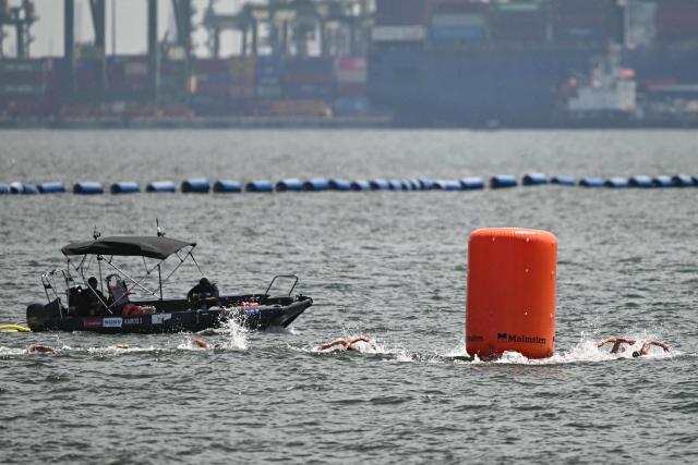 Swimmers compete in the final of the men's 10km open water swimming event during the 2025 World Aquatics Championships at Sentosa Island in Singapore on July 16, 2025. (Photo by Manan VATSYAYANA / AFP)