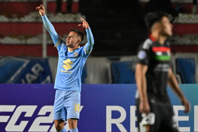 Bolivar's midfielder #14 Robson Matheus celebrates scoring his team's first goal during the Copa Sudamericana knockout round play-off football match between Bolivia's Bolivar and Chile's Palestino at the Hernando Siles stadium in La Paz, on July 16, 2025. (Photo by Aizar RALDES / AFP)