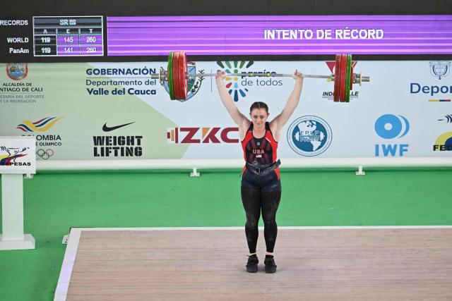 US' Olivia Lynn competes in the 69 kg category during the 2025 Pan American Weightlifting Championships at Miguel Calero Coliseum in Cali, Colombia on July 16, 2025. (Photo by JOAQUIN SARMIENTO / AFP)