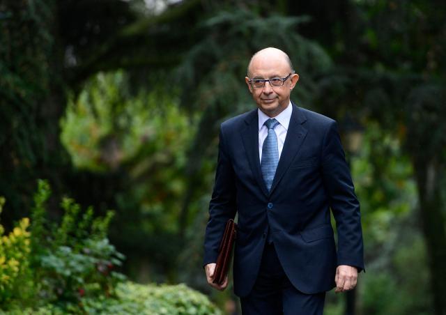 (FILES) Spanish Finance Minister Cristobal Montoro arrives to take part to the first Council of Ministers of Spain's new government at La Moncloa palace in Madrid on November 4, 2016. Former Spanish Finance Minister Cristobal Montoro, a member of the Popular Party (PP), left the conservative party on July 17, 2025 after being charged in a corruption case, according to the PP. This decision follows the indictment on July 16, 2025 of Montoro and thirty other people for "bribery, fraud against the public administration, malfeasance, influence peddling, prohibited negotiations, business corruption, and document falsification," according to a ruling by a Tarragona judge. (Photo by PIERRE-PHILIPPE MARCOU / AFP)