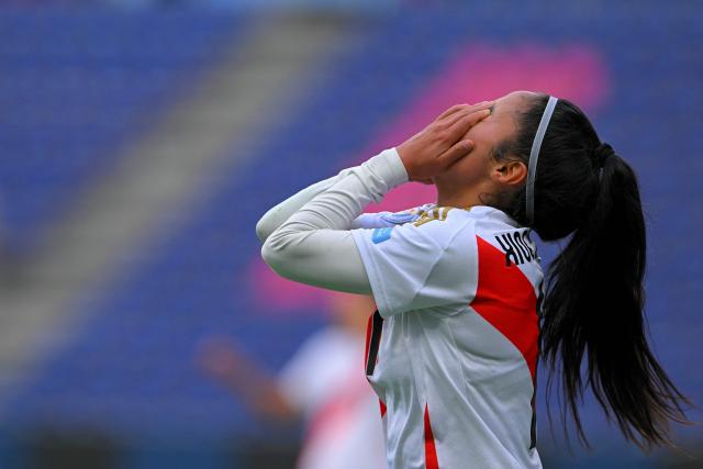 Peru's forward #11 Xioczana Canales reacts after failing to score during the Women's Copa America 2025 football match between Uruguay and Peru at the IDV stadium in Quito on July 18, 2025. (Photo by Rodrigo BUENDIA / AFP)