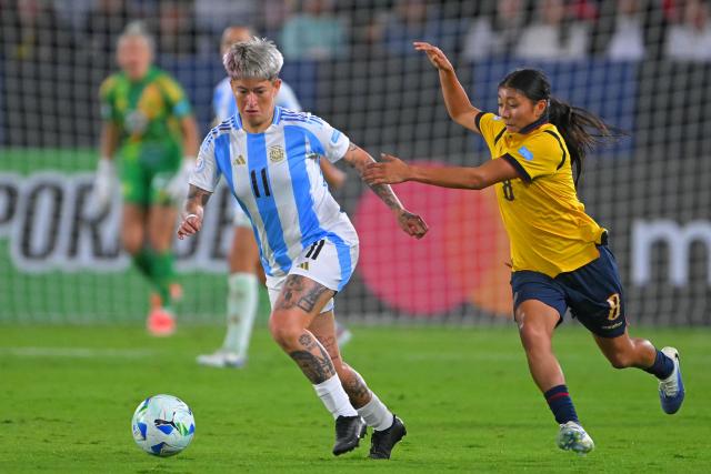 Argentina's forward #11 Yamila Rodriguez and Ecuador's midfielder #08 Evelyn Burgos fight for the ball during the Women's Copa America 2025 football match between Ecuador and Argentina at the IDV stadium in Quito on July 24, 2025. (Photo by Rodrigo BUENDIA / AFP)