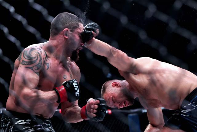 TOPSHOT - Australia and New Zealand's Robert Whittaker and the Netherlands' Reinier de Ridder compete in their men's middleweight fight at the UFC Fight Night event at Etihad Arena in Abu Dhabi on July 26, 2025. (Photo by Fadel SENNA / AFP)