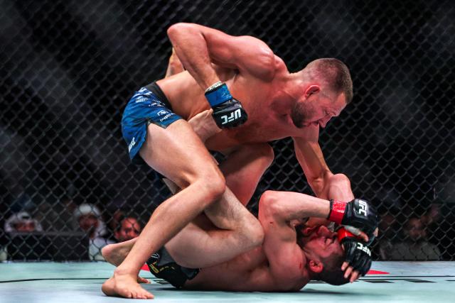 Australia and New Zealand's Robert Whittaker and the Netherlands' Reinier de Ridder compete in their men's middleweight fight at the UFC Fight Night event at Etihad Arena in Abu Dhabi on July 26, 2025. (Photo by Fadel SENNA / AFP)