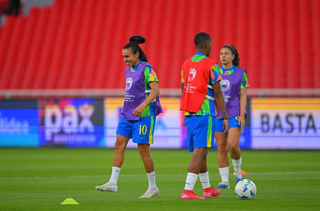 Brazil's forward #10 Marta (L) warms up ahead of the Women's Copa America 2025 semifinal football match between Brazil and Uruguay at the Rodrigo Paz Delgado Stadium in Quito on July 29, 2025. (Photo by Rodrigo BUENDIA / AFP)
