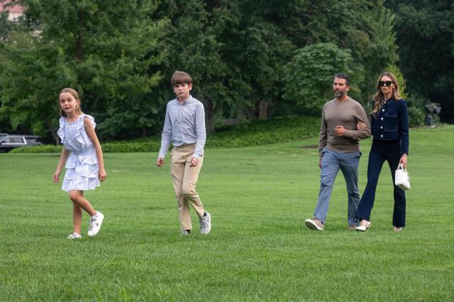 Donald Trump Jr. (2R) walks with Bettina Anderson (R) and his children Chloe (L) and Spencer (2L) as they arrive on the South Lawn of the White House in Washington, DC, on July 29, 2025. Trump returned to Washington following a trip to Scotland. (Photo by Jim WATSON / AFP)