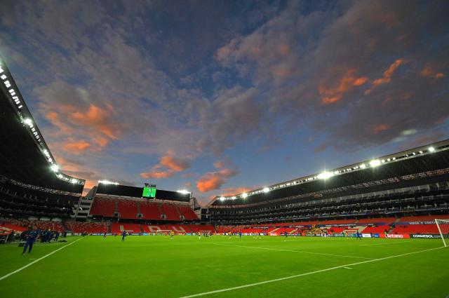 Brazil and Uruguay players warm up ahead of the Women's Copa America 2025 semifinal football match between Brazil and Uruguay at the Rodrigo Paz Delgado Stadium in Quito on July 29, 2025. (Photo by Rodrigo Buendia / AFP)