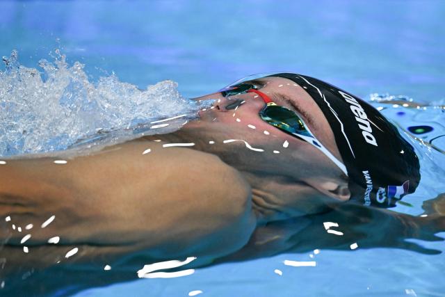 Netherlands' swimmer Kai Van Westering competes in  a heat of the men's 50m backstroke swimming event during the 2025 World Aquatics Championships in Singapore on August 2, 2025. (Photo by Oli SCARFF / AFP)